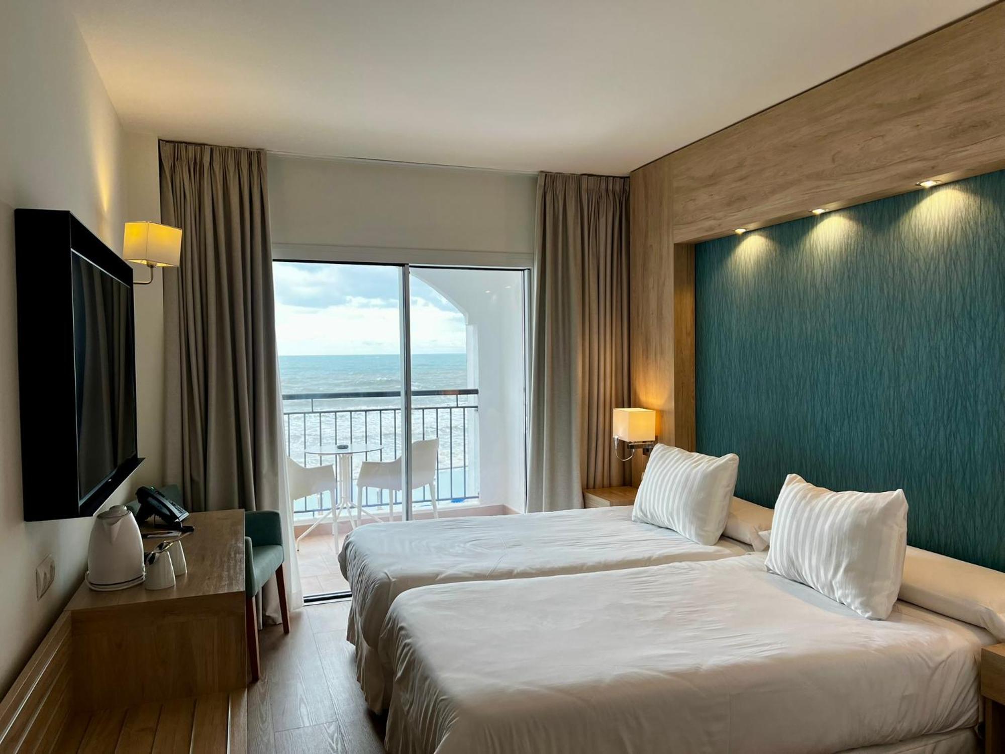 แปร์ลา มารีน่า Hotel เนร์คา ภายนอก รูปภาพ