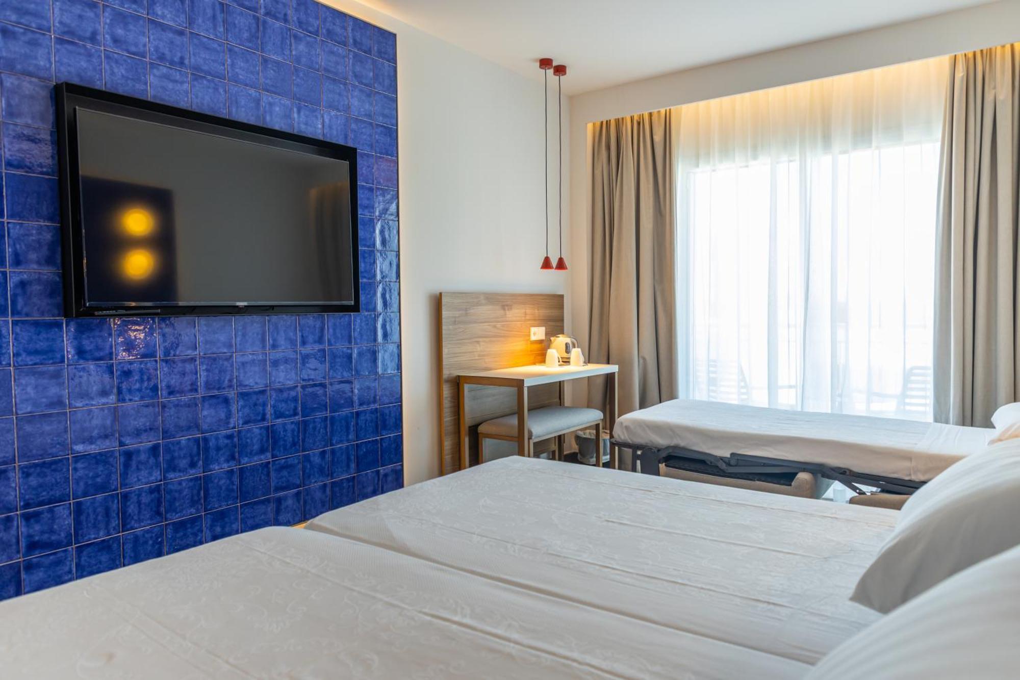 แปร์ลา มารีน่า Hotel เนร์คา ภายนอก รูปภาพ