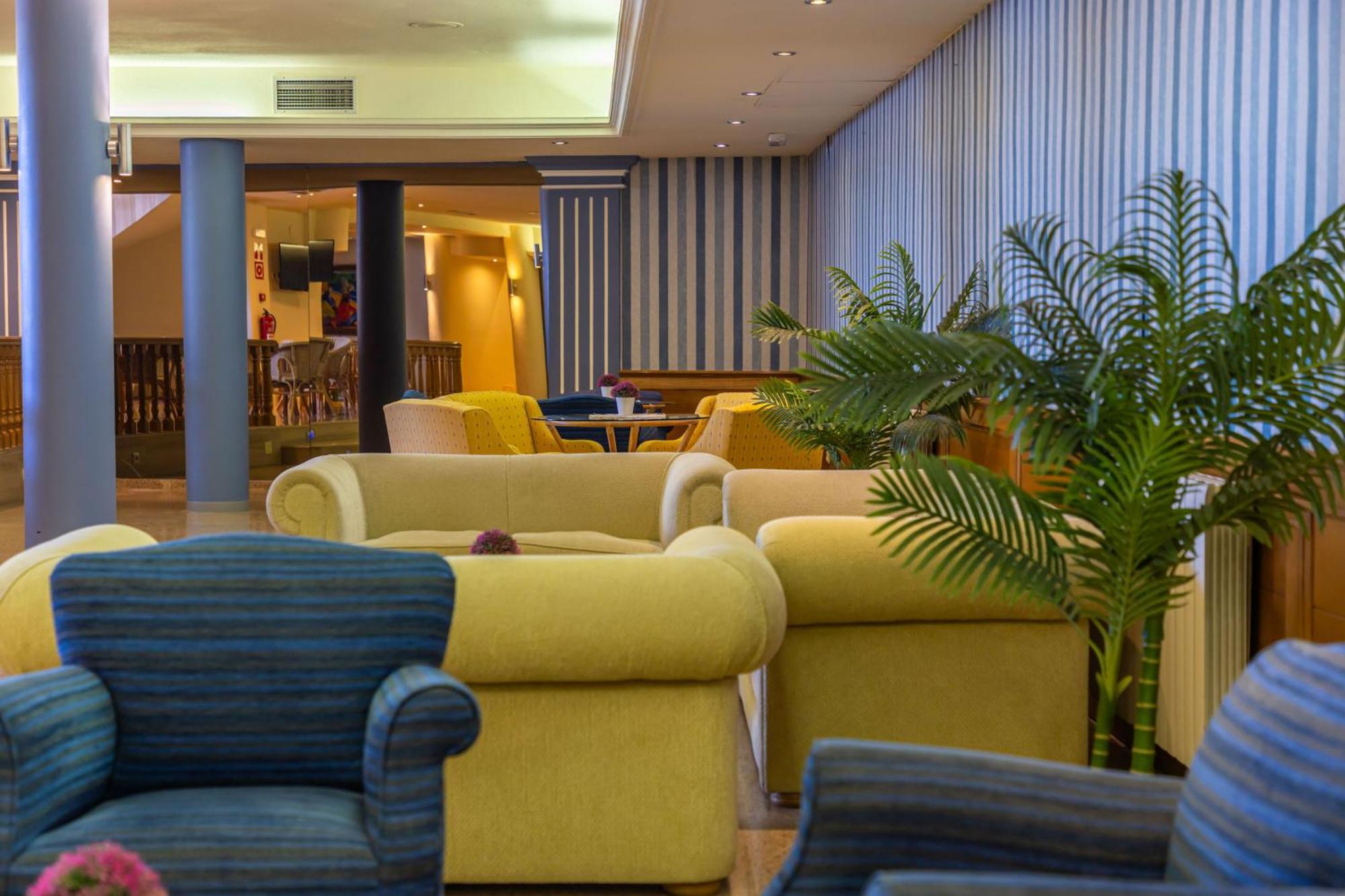 แปร์ลา มารีน่า Hotel เนร์คา ภายนอก รูปภาพ
